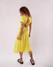 Carregar imagem no visualizador da galeria, Vestido Midi Laços Amarelo - Sabassi Company - Vestidos